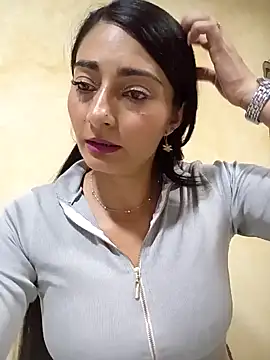 Snapshot of BELLA--26 chatting on 02-07-25, 11:45 BELLA--26 online show from 02-07-25, 11:45