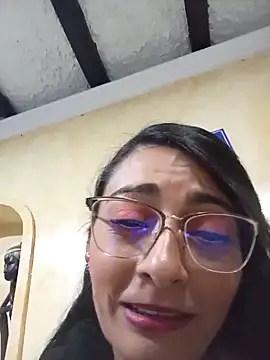 Snapshot of BELLA--26 chatting on 02-14-25, 11:31 BELLA--26 online show from 02-14-25, 11:31