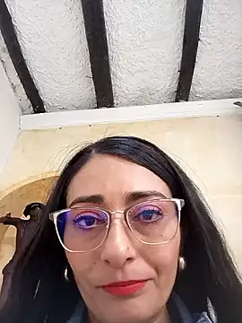 Snapshot of BELLA--26 chatting on 02-26-25, 06:00 BELLA--26 online show from 02-26-25, 06:00