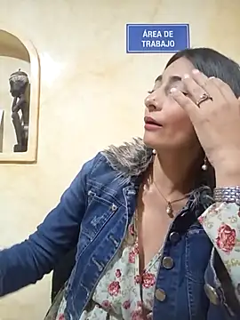 Snapshot of BELLA--26 chatting on 03-14-25, 08:38 BELLA--26 online show from 03-14-25, 08:38