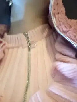 Snapshot of BELLA--26 chatting on 03-17-25, 03:18 BELLA--26 online show from 03-17-25, 03:18