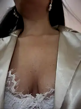 Snapshot of BELLA--26 chatting on 09-20-25, 02:29 BELLA--26 online show from 09-20-25, 02:29