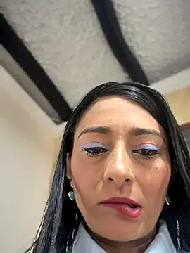 Snapshot of BELLA--26 chatting on 10-15-25, 01:55 BELLA--26 online show from 10-15-25, 01:55