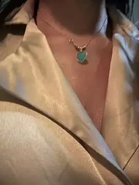 Snapshot of BELLA--26 chatting on 10-18-25, 01:34 BELLA--26 online show from 10-18-25, 01:34