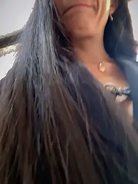 Snapshot of BELLA--26 chatting on 10-23-25, 03:11 BELLA--26 online show from 10-23-25, 03:11