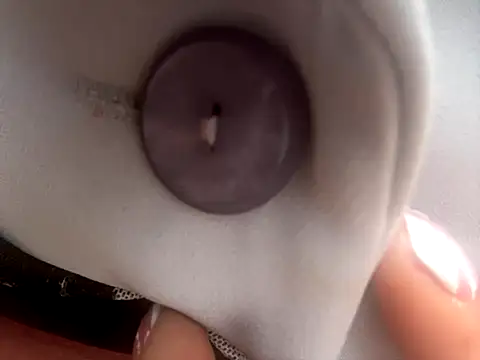 Snapshot of BELLA--26 chatting on 10-27-25, 01:48 BELLA--26 online show from 10-27-25, 01:48