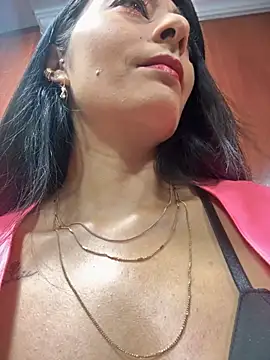 Snapshot of BELLA--26 chatting on 10-28-25, 01:58 BELLA--26 online show from 10-28-25, 01:58