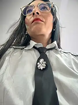 Snapshot of BELLA--26 chatting on 10-29-25, 01:46 BELLA--26 online show from 10-29-25, 01:46