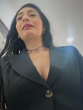 Snapshot of BELLA--26 chatting on 10-30-25, 01:45 BELLA--26 online show from 10-30-25, 01:45