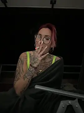 Mia-Fuchs online show from 01-04-25, 06:51