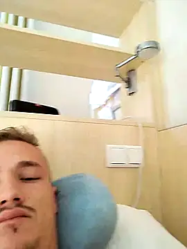 Snapshot of frankthefuck69 chatting on 10-21-25, 10:49 frankthefuck69 online show from 10-21-25, 10:49