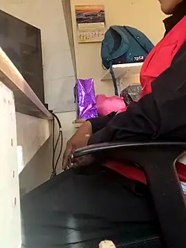 Snapshot of securityhot chatting on 01-04-25, 08:37 securityhot online show from 01-04-25, 08:37