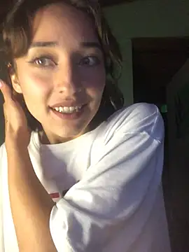 Snapshot of NickiYoung chatting on 01-05-25, 09:05 NickiYoung online show from 01-05-25, 09:05