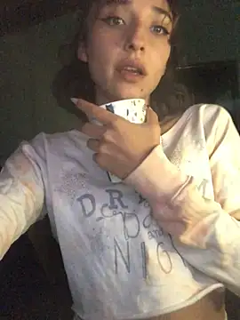 Snapshot of NickiYoung chatting on 01-28-25, 06:49 NickiYoung online show from 01-28-25, 06:49