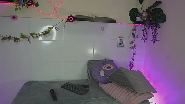 bri cullen online show from 11-08-25, 02:23