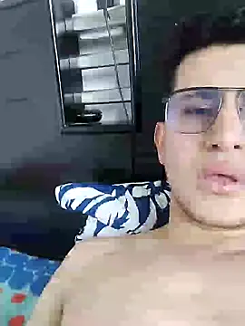 Snapshot of jonatanl31 chatting on 01-12-25, 04:18 jonatanl31 online show from 01-12-25, 04:18