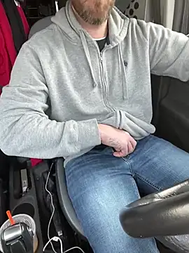 Snapshot of coreyl9718 chatting on 02-08-25, 07:05 coreyl9718 online show from 02-08-25, 07:05