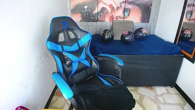 Anniee x online show from 10-05-25, 05:00