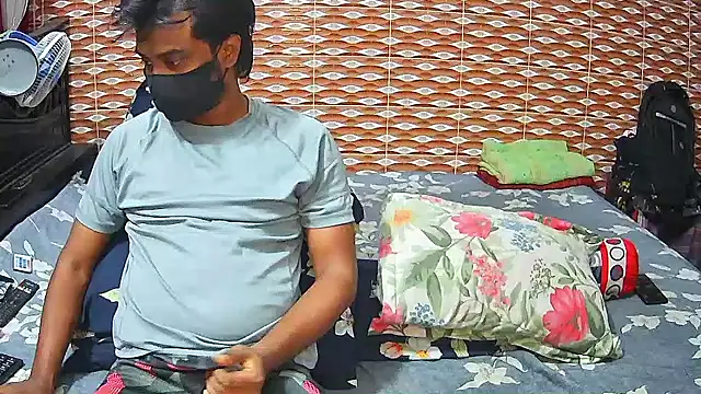 Snapshot of Hot_Nila chatting on 05-19-26, 09:15 Hot Nila online show from 05-19-26, 09:15