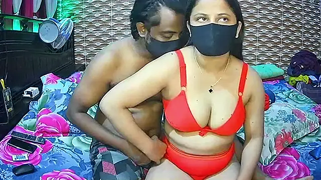 Snapshot of Hot_Nila chatting on 06-21-26, 02:58 Hot Nila online show from 06-21-26, 02:58