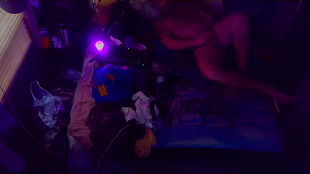 Snapshot of bluedragon0525 chatting on 10-11-25, 05:44 bluedragon0525 online show from 10-11-25, 05:44