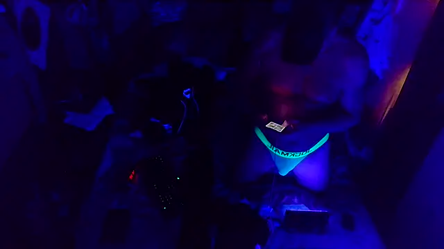 Snapshot of bluedragon0525 chatting on 10-15-25, 08:14 bluedragon0525 online show from 10-15-25, 08:14