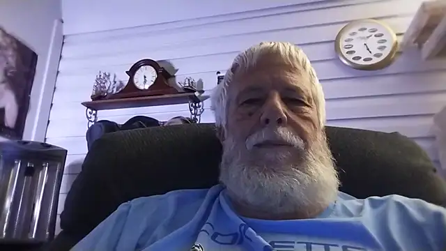 Snapshot of Futura_intx chatting on 06-25-26, 10:31 Futura intx online show from 06-25-26, 10:31