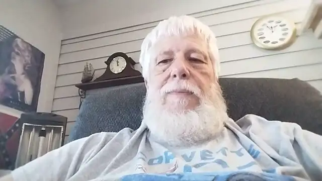 Snapshot of Futura_intx chatting on 06-28-26, 04:57 Futura intx online show from 06-28-26, 04:57