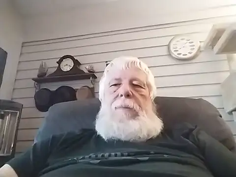 Snapshot of Futura_intx chatting on 07-17-26, 01:18 Futura intx online show from 07-17-26, 01:18