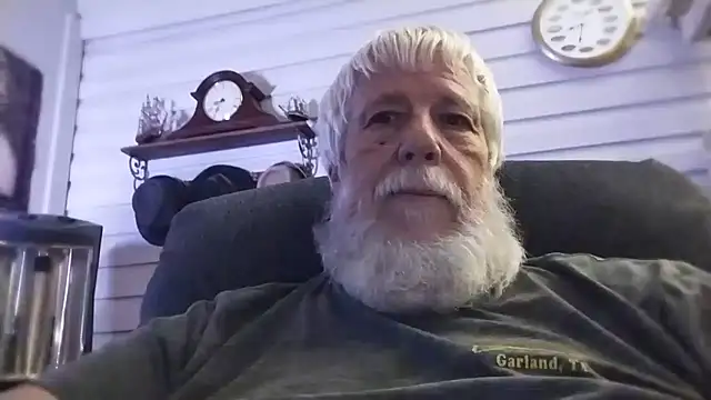 Snapshot of Futura_intx chatting on 07-28-26, 01:34 Futura intx online show from 07-28-26, 01:34