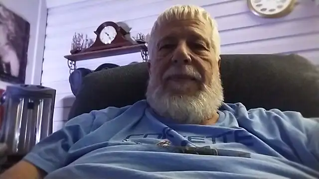 Snapshot of Futura_intx chatting on 08-09-26, 03:23 Futura intx online show from 08-09-26, 03:23