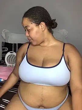 Snapshot of sexytinashe21 chatting on 12-15-25, 07:40 sexytinashe21 online show from 12-15-25, 07:40