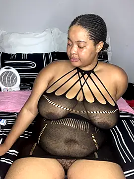 Snapshot of sexytinashe21 chatting on 12-16-25, 07:41 sexytinashe21 online show from 12-16-25, 07:41