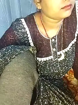 Snapshot of nikitacute23 chatting on 01-11-25, 04:14 nikitacute23 online show from 01-11-25, 04:14