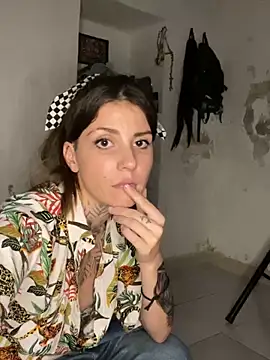 Snapshot of Izy_cute_ chatting on 01-17-25, 06:36 Izy cute online show from 01-17-25, 06:36