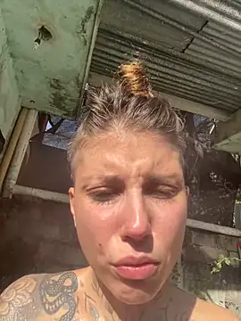 Snapshot of Izy_cute_ chatting on 01-29-25, 08:56 Izy cute online show from 01-29-25, 08:56