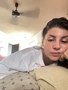 Snapshot of Izy_cute_ chatting on 10-05-25, 06:06 Izy cute online show from 10-05-25, 06:06