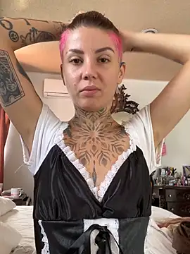 Snapshot of Izy_cute_ chatting on 11-13-25, 04:39 Izy cute online show from 11-13-25, 04:39