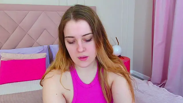 Snapshot of EllieGarson chatting on 03-15-25, 05:04 EllieGarson online show from 03-15-25, 05:04