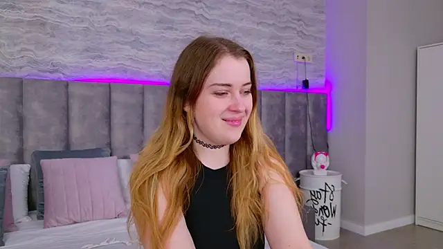 Snapshot of EllieGarson chatting on 03-18-25, 05:10 EllieGarson online show from 03-18-25, 05:10