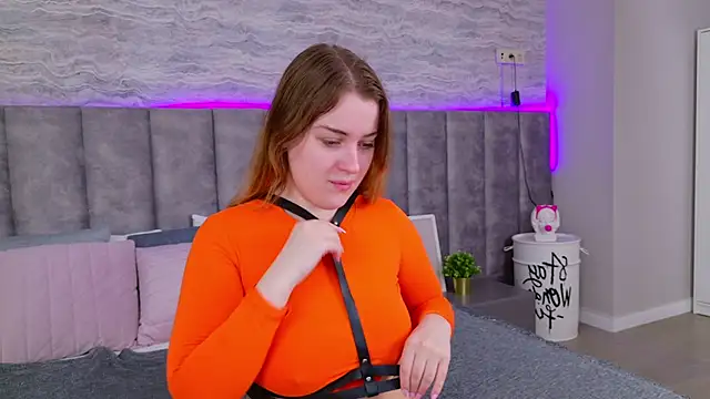 Snapshot of EllieGarson chatting on 03-19-25, 05:06 EllieGarson online show from 03-19-25, 05:06