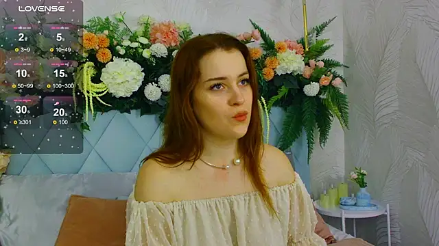 Snapshot of EllieGarson chatting on 10-05-25, 05:11 EllieGarson online show from 10-05-25, 05:11