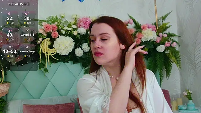 Snapshot of EllieGarson chatting on 10-06-25, 05:10 EllieGarson online show from 10-06-25, 05:10