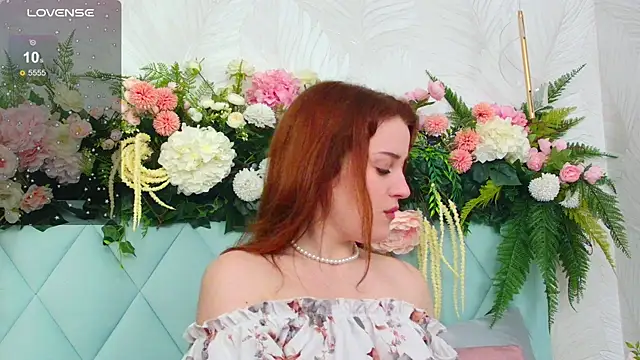 Snapshot of EllieGarson chatting on 10-09-25, 05:11 EllieGarson online show from 10-09-25, 05:11