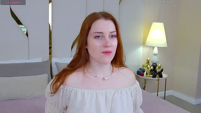 Snapshot of EllieGarson chatting on 10-18-25, 05:03 EllieGarson online show from 10-18-25, 05:03