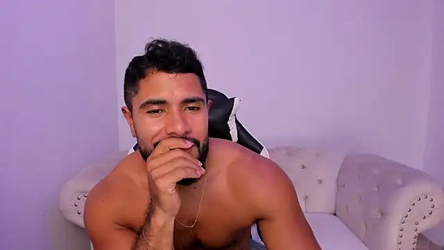 Snapshot of Santiago_huntt chatting on 03-06-26, 09:33 Santiago huntt online show from 03-06-26, 09:33