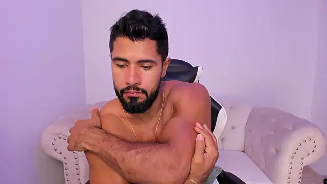 Snapshot of Santiago_huntt chatting on 03-07-26, 12:46 Santiago huntt online show from 03-07-26, 12:46