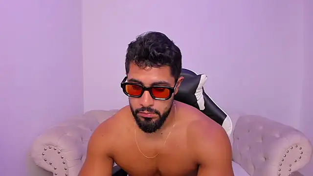 Snapshot of Santiago_huntt chatting on 03-14-26, 01:27 Santiago huntt online show from 03-14-26, 01:27