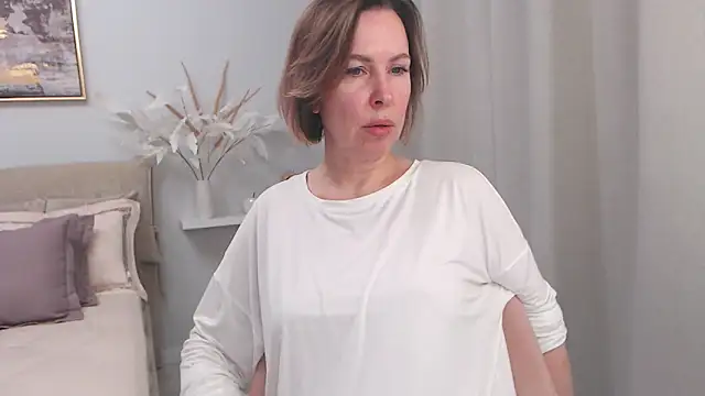Snapshot of AnnyUBright chatting on 03-27-26, 01:55 AnnyUBright online show from 03-27-26, 01:55