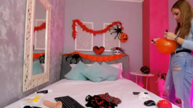 Snapshot of LustyRosee chatting on 10-29-25, 04:09 LustyRosee online show from 10-29-25, 04:09